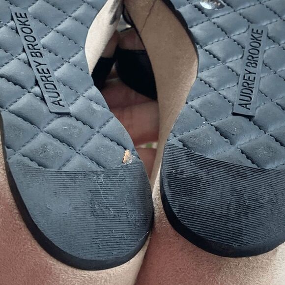 Aubrey Brooke Women's Perforated Ankle Strappy Wedge Sandals Black Size 8.5 - Picture 6 of 14